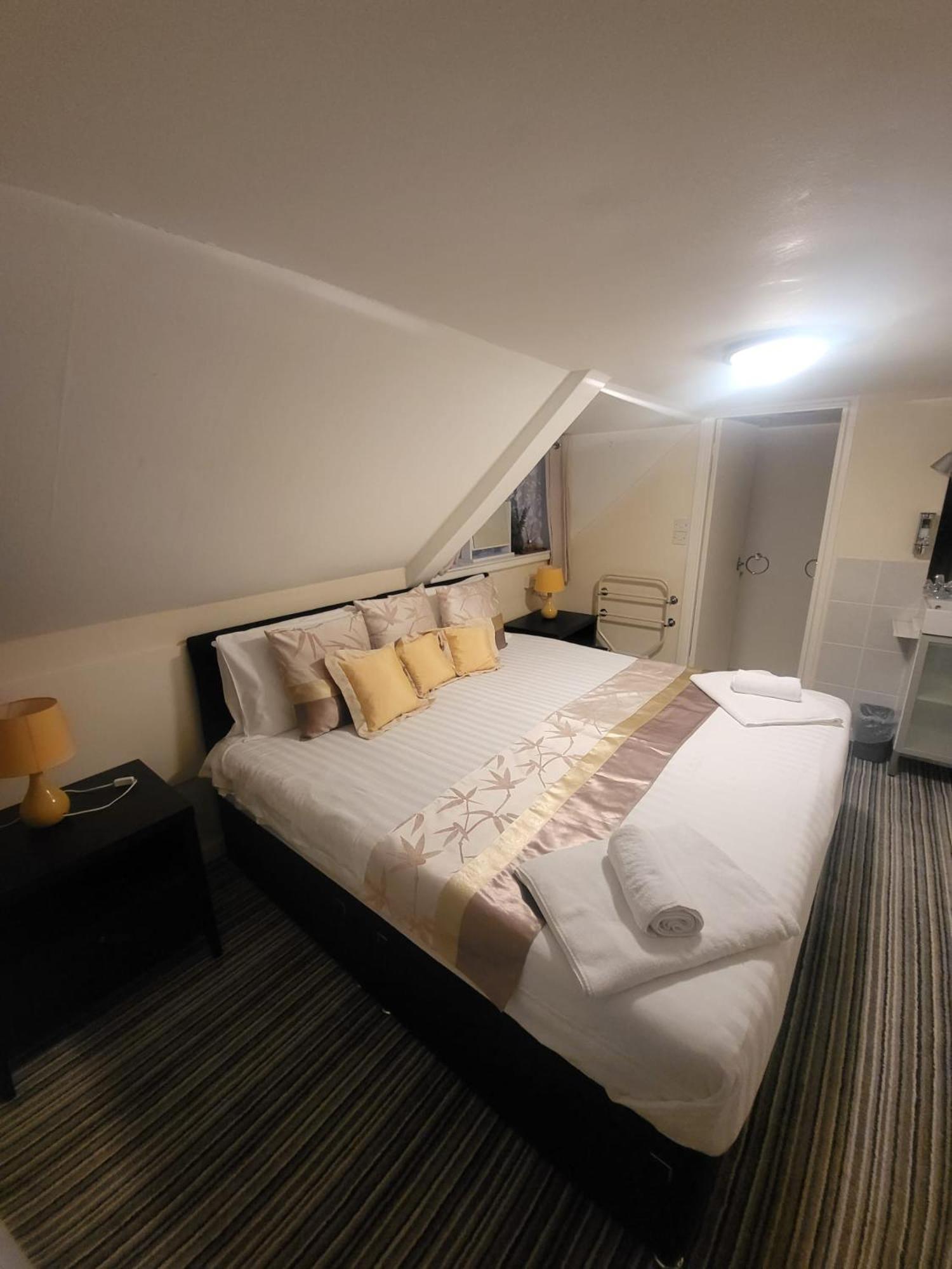 The Old Bank House Hotel 그루빌 외부 사진